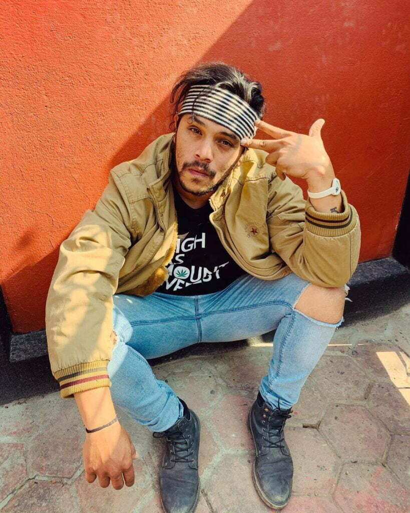 Neetesh Jung Kunwar Biography, Age, Height, Girlfriend, Songs, Albums, Facts, Height, Education, Family, Net Worth