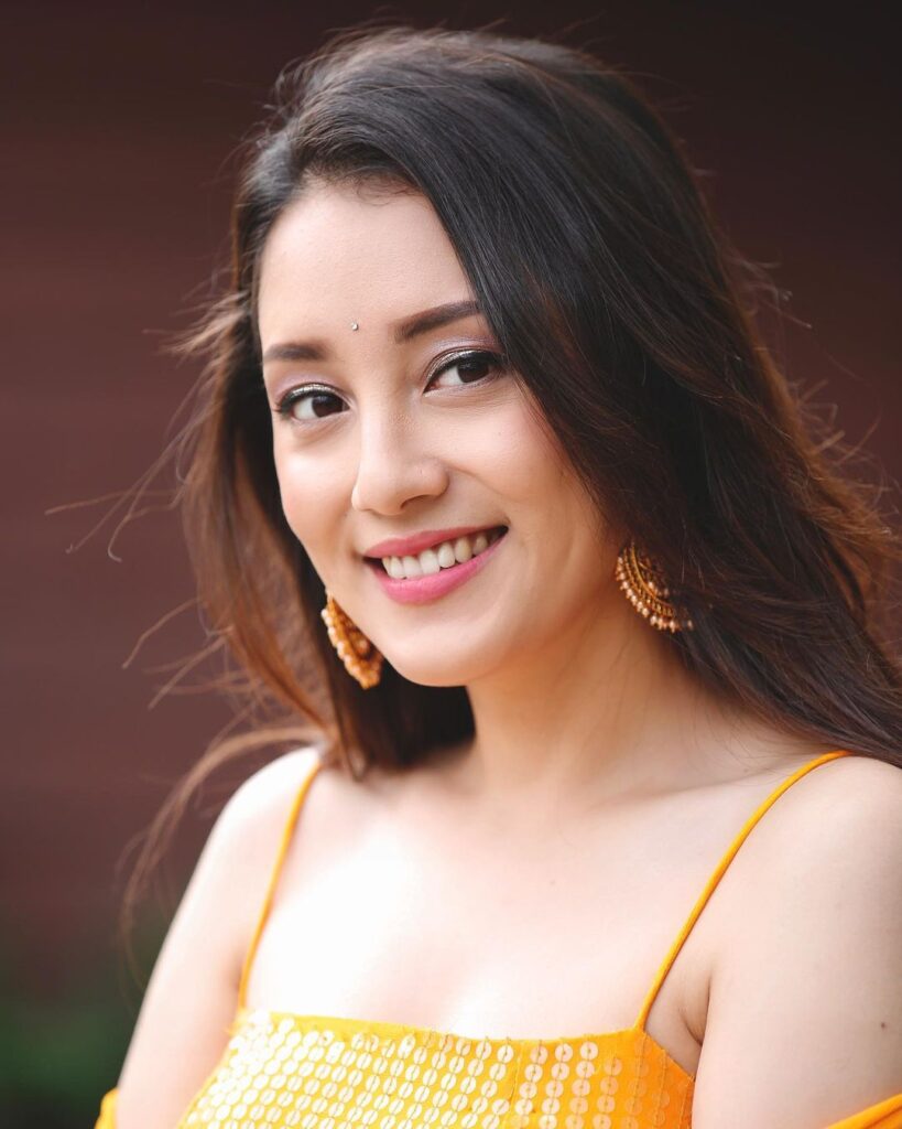 Trishala Gurung Biography, Songs, Albums, Boyfriend, Age, Height, Family, Education, Facts