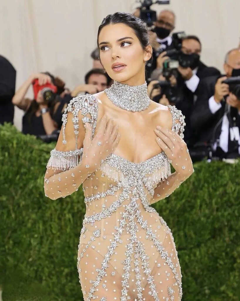 Kendall Jenner Biography, Age, Height, Boyfriend, Education, Facts, Family, Net Worth, Photos