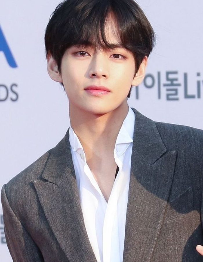 V (BTS) Biography, Facts, Age, Height, Songs, Girlfriend, Family, Education, Net Worth, Photos, Videos